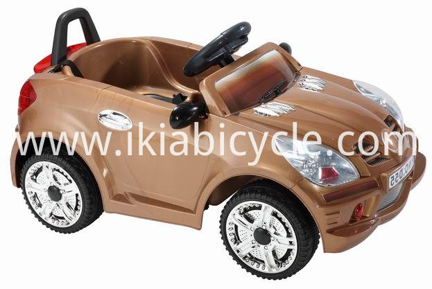 Coche con batería para nenos con música